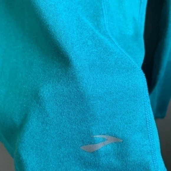 Brooks | quarter zip - Picture 2 of 8